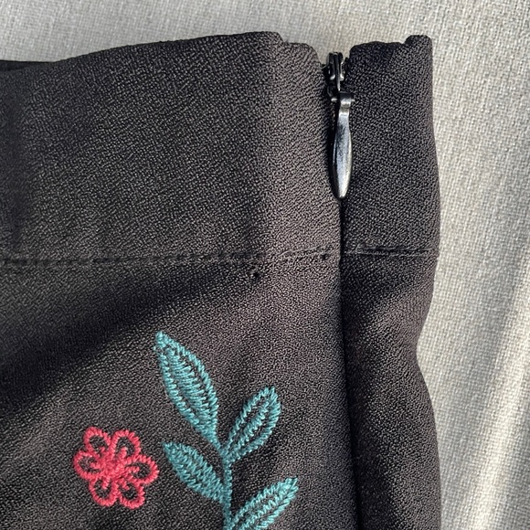 Altar'd State Black Shorts with Floral Embroidery cute mod cottagecore New large - Picture 5 of 7